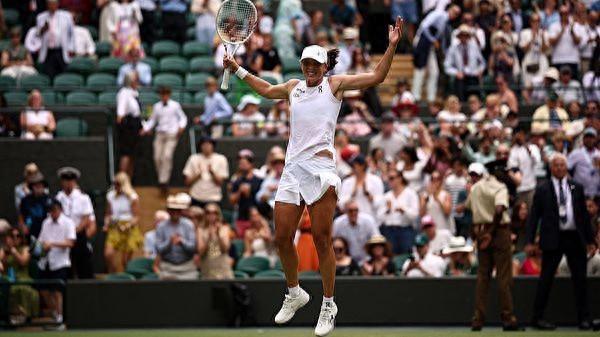 温网｜撕掉 “不擅长草地” 的标签，“红土专家” 斯瓦泰克首进女单四强