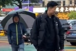 黄牛推荐黄思静优惠买票 后者：你问问旁边的人我是谁