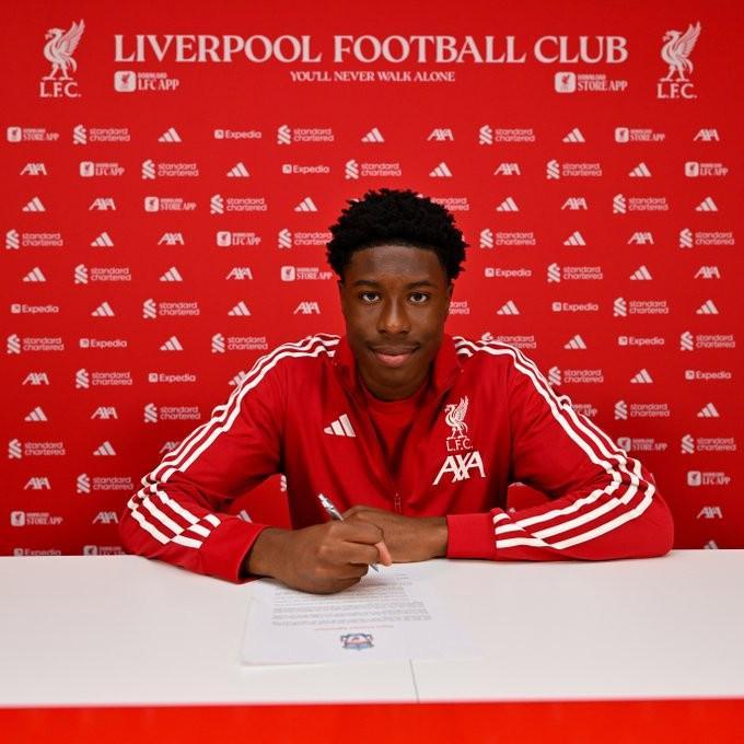 爱游戏 网页版-官方：利物浦与18岁后卫埃罗博马签下首份职业合同